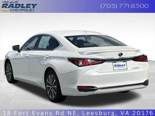 2022 Lexus ES 300h Base
