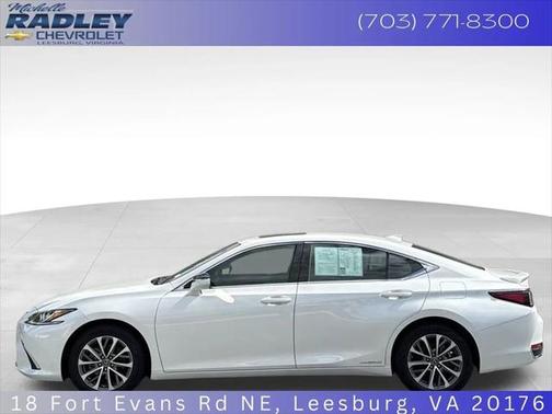 2022 Lexus ES 300h Base