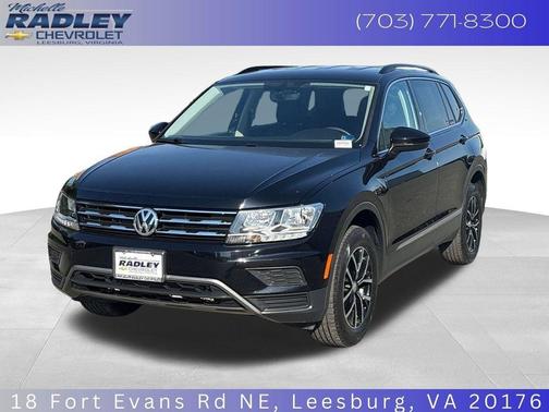 Deep Black Pearl Effect 2021 Volkswagen Tiguan 2.0T SE