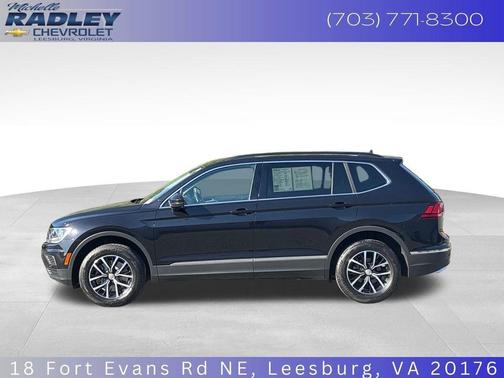 Deep Black Pearl Effect 2021 Volkswagen Tiguan 2.0T SE