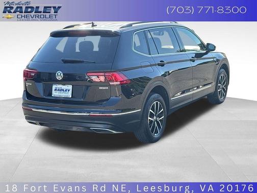 Deep Black Pearl Effect 2021 Volkswagen Tiguan 2.0T SE