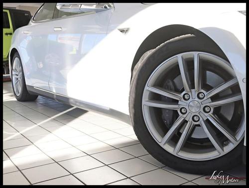 2015 Tesla Model S 70D