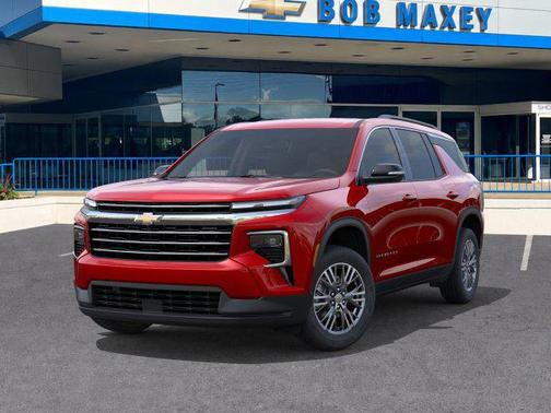 Radiant Red Tintcoat 2026 Chevrolet Traverse LT