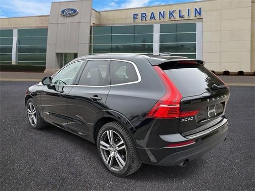 2021 Volvo XC60 T5 Momentum