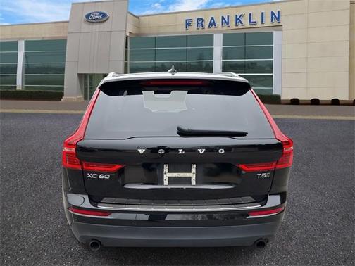 2021 Volvo XC60 T5 Momentum