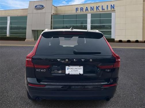 2021 Volvo XC60 T5 Momentum