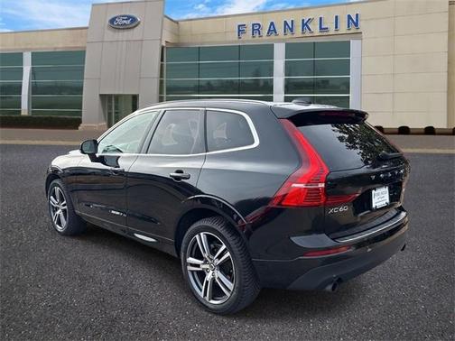 2021 Volvo XC60 T5 Momentum