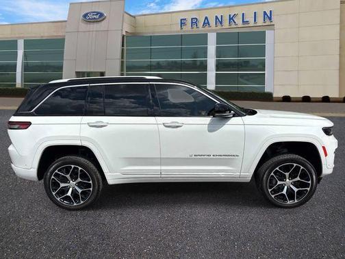 Bright White Clearcoat 2024 Jeep Grand Cherokee Summit