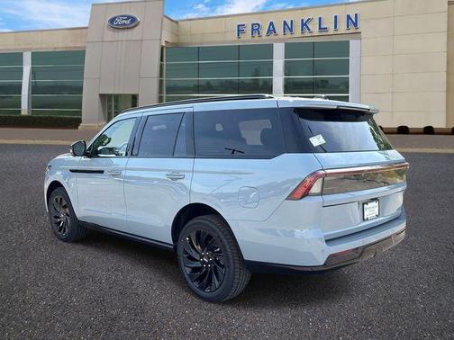 Gray Mist Metallic 2026 Lincoln Navigator Reserve