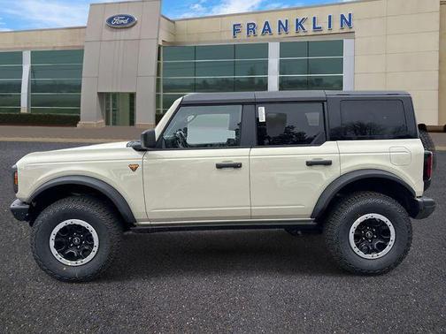 Desert Sand 2026 Ford Bronco Badlands