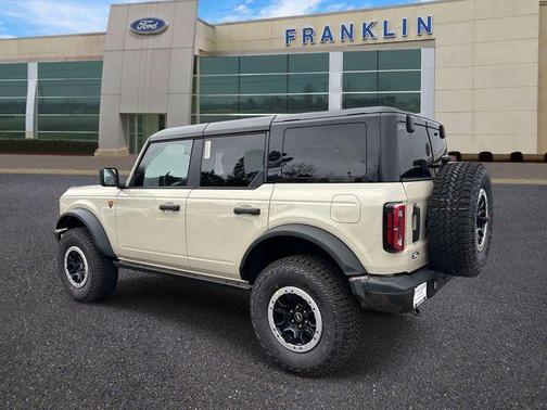 Desert Sand 2026 Ford Bronco Badlands