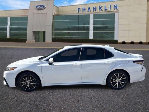 Ice 2023 Toyota Camry SE