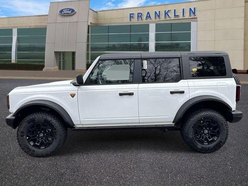Oxford White 2026 Ford Bronco Badlands