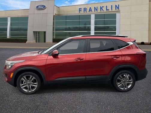 Orange 2021 Kia Seltos S