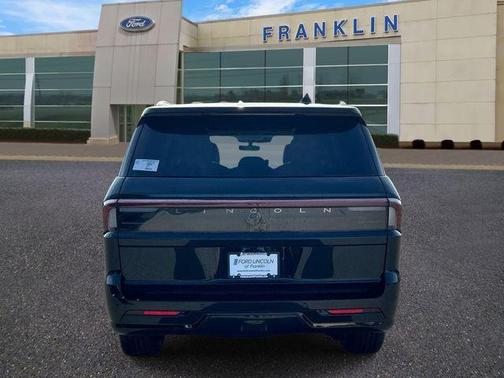 Infinite Black Metallic 2026 Lincoln Navigator Reserve
