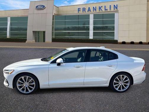 Crystal White 2020 Volvo S60 T6 Momentum