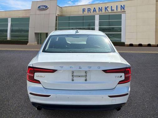 Crystal White 2020 Volvo S60 T6 Momentum
