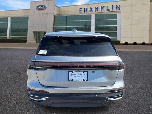 Silver Radiance Metallic 2026 Lincoln Nautilus Premiere