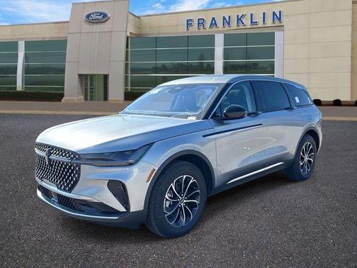 Silver Radiance Metallic 2026 Lincoln Nautilus Premiere