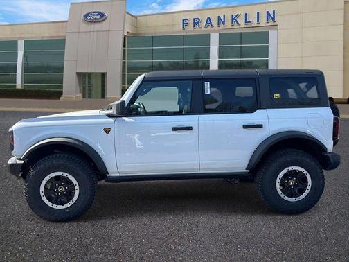 Oxford White 2026 Ford Bronco Badlands
