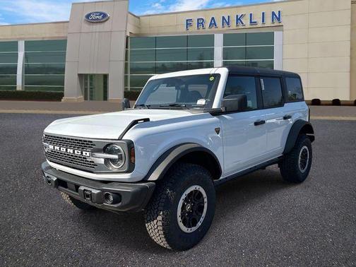 Oxford White 2026 Ford Bronco Badlands