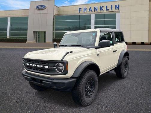 Desert Sand 2026 Ford Bronco Base