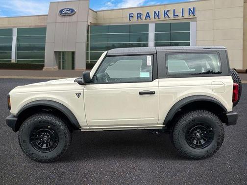 Desert Sand 2026 Ford Bronco Base