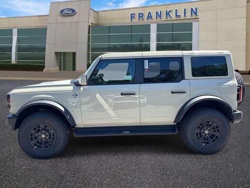 Desert Sand 2026 Ford Bronco Outer Banks