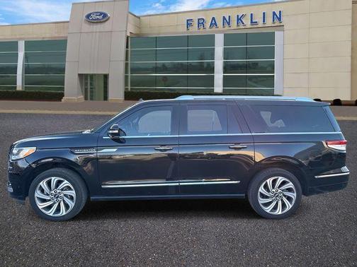 2022 Lincoln Navigator L Reserve