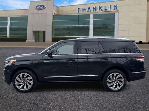 Starlight 2023 Lincoln Navigator Reserve