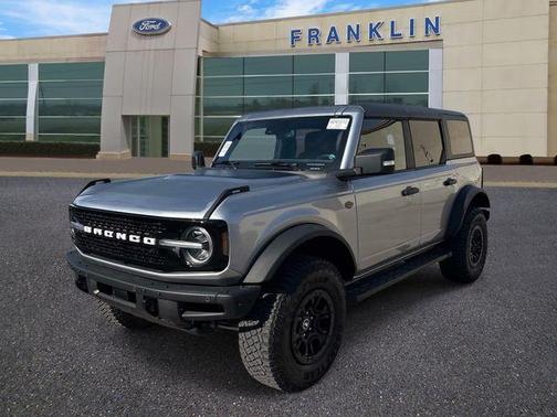 Iconic Silver Metallic 2024 Ford Bronco Wildtrak