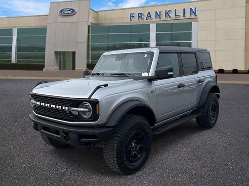 Iconic Silver Metallic 2024 Ford Bronco Wildtrak