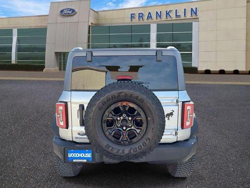 Iconic Silver Metallic 2024 Ford Bronco Wildtrak