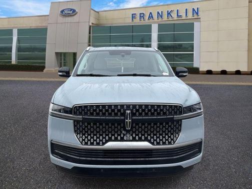 Gray Mist Metallic 2026 Lincoln Navigator Premiere