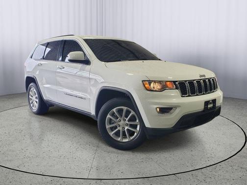 Bright White Clearcoat 2022 Jeep Grand Cherokee Laredo