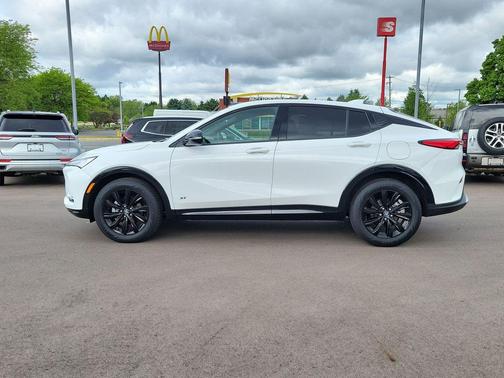 Summit White 2025 Buick Envista Sport Touring FWD