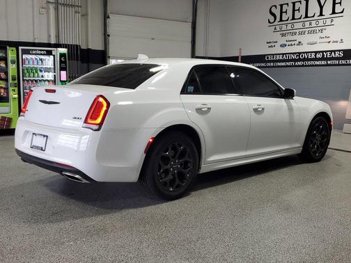 2022 Chrysler 300 Touring