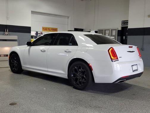 2022 Chrysler 300 Touring