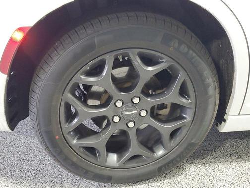 2022 Chrysler 300 Touring