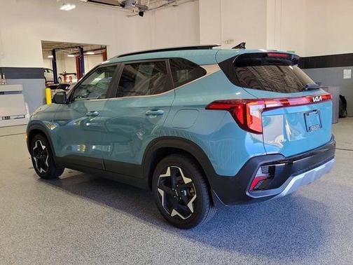 Pluton Blue 2024 Kia Seltos EX