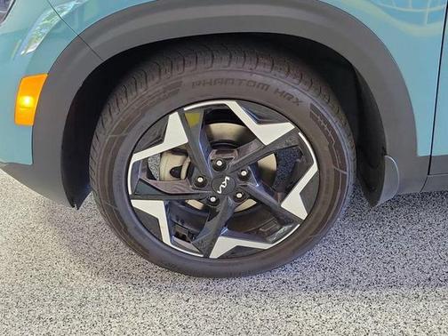 Pluton Blue 2024 Kia Seltos EX