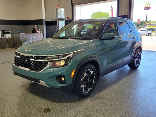 Pluton Blue 2024 Kia Seltos EX