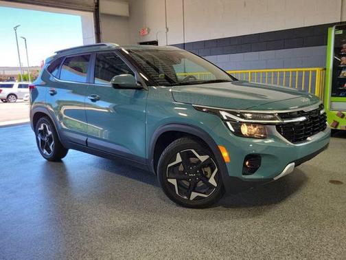 Pluton Blue 2024 Kia Seltos EX