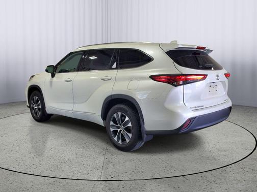 Blizzard Pearl 2020 Toyota Highlander XLE