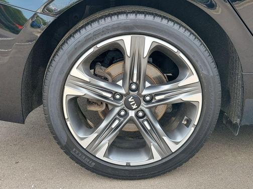 Ebony Black 2021 Kia K5 EX