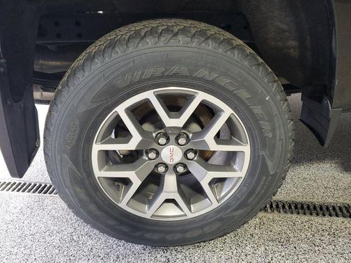 Onyx Black 2017 GMC Canyon SLE