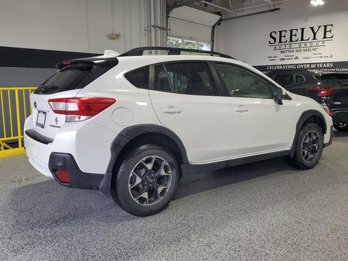 Crystal White Pearl 2019 Subaru Crosstrek 2.0i Premium