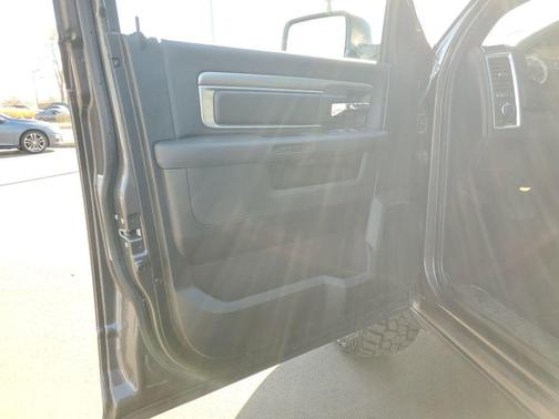 2024 RAM 1500 Classic Warlock Crew Cab 4x4 5'7' Box