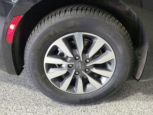 Brilliant Black Crystal Pearlcoat 2022 Chrysler Pacifica Hybrid Touring L