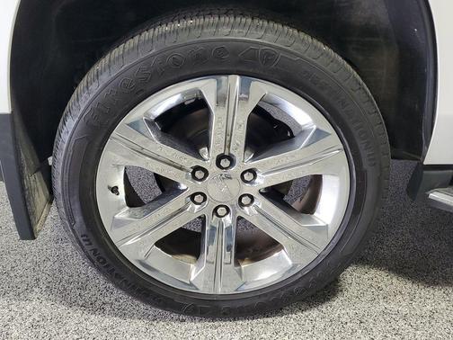 White Frost Tricoat 2016 GMC Yukon SLT